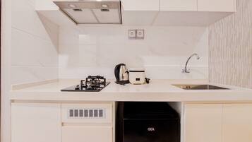 Studio | Private kitchen | Fridge, stovetop, rice cooker, dining tables