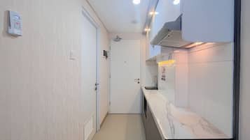 Refrigerador, placa de cocina, arrocera