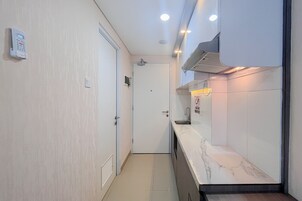 Refrigerador, placa de cocina, arrocera