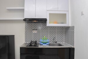 Studio | Private kitchen - Comfy And Tidy Studio Amethyst Apartment (Jakarta)