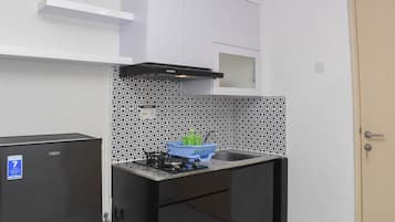 Refrigerador, placa de cocina, arrocera