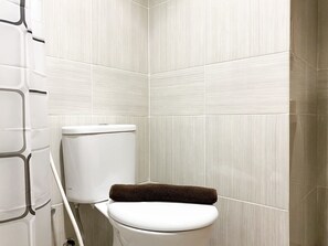Studio | Bathroom