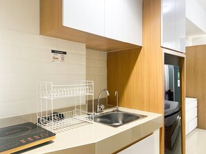 Studio | Private kitchen | Fridge, stovetop, rice cooker
