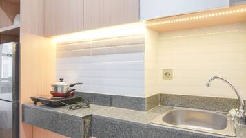 Studio | Private kitchen | Full-sized fridge, stovetop