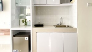 Studio | Eget kjøkken | Minikjøleskap, kokeplater og riskoker