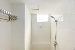 Bathroom - Comfort And Homey 3Br Bassura City Apartment (Jakarta)