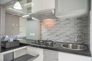 Private kitchen - Good Choice 2Br Bassura City Apartment Near Mall (Jakarta)
