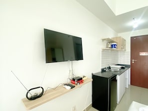 Private kitchen - Comfort And Cozy Designed Studio Sayana Bekasi Apartment (Tarumajaya)