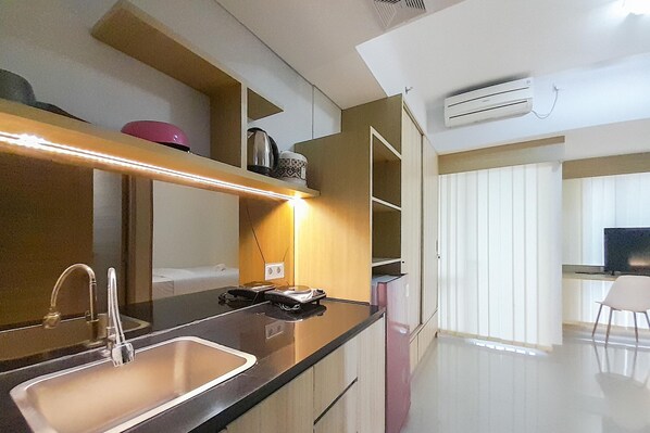 Studio | Private kitchen - Luxury Studio At Taman Melati Sinduadi Apartment (Pogung Lor)