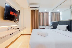 Studio | Meja
