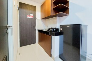 Refrigerador, placa de cocina, arrocera