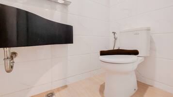 Estúdio | Banheiro | Chuveiro, toalhas de banho, sabonete, shampoo