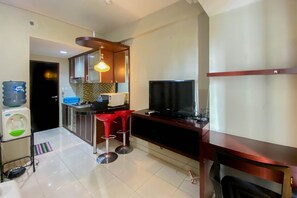 Enjoy a compact living space with a kitchenette, flat-screen TV, and water dispenser.