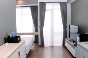 Interior - Modern Look And Restful Studio At 32Th Floor Vasanta Innopark Apartment (Cikarang)