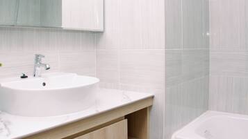 Studio | Bathroom