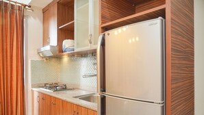 Apartment | Dapur peribadi | Peti sejuk, dapur, periuk nasi, meja makan 