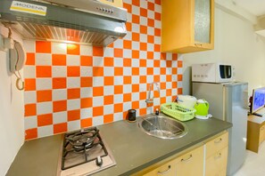 Private kitchen - Comfort And Minimalist Studio Tamansari Sudirman Apartment (Jakarta)