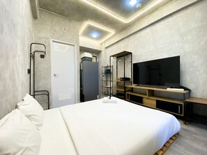 Studio | Desk - Fully Furnished And Homey Studio Grand Kamala Lagoon Apartment (Bekasi)