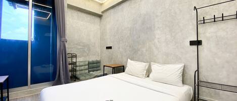 Stúdió | Íróasztal