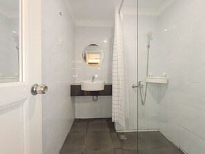 Studio | Bathroom - Cozy Stay Studio Room At Altuz Seturan Yogyakarta Apartment (Depok)