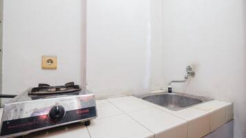 Studio | Dapur pribadi | Lemari es, kompor, dan penanak nasi