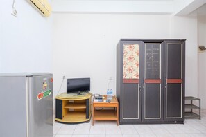 Studio - Best Strategic Studio At Margonda Residence 1 Apartment (Depok)