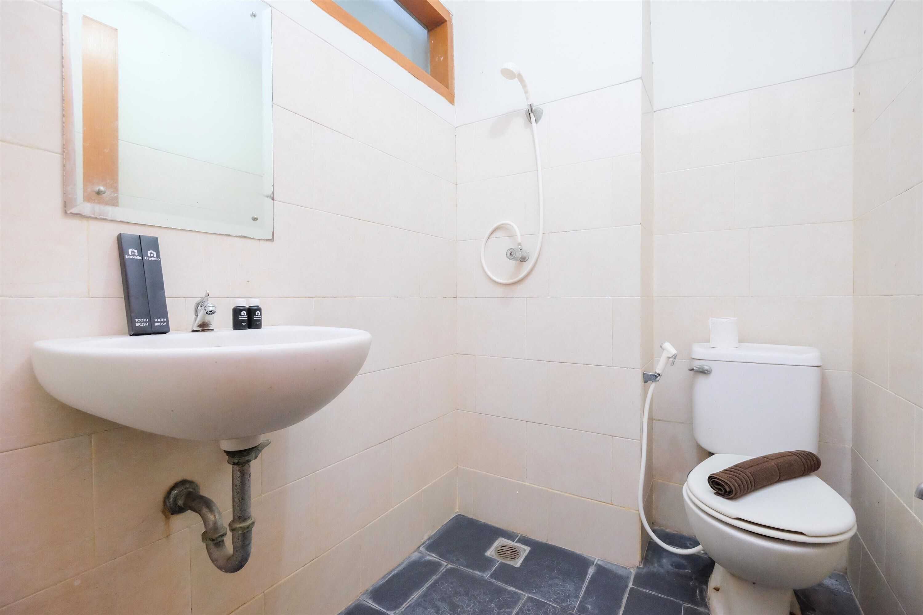 Studio | Bathroom