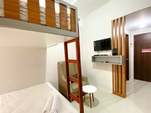 Room - Minimalist And Homey Studio At Transpark Juanda Bekasi Timur Apartment (Bekasi)