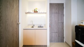 Studio | Private kitchen | Fridge, stovetop, rice cooker - Homey Studio At Taman Melati Surabaya Apartment (Surabaya)