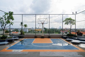 Sports court - Homey Studio At Taman Melati Surabaya Apartment (Surabaya)