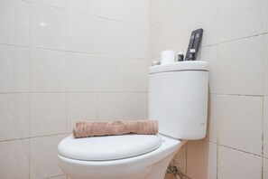 Studio | Bathroom