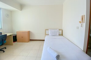 Studio - Minimalist And Comfy Studio Room Maple Park Sunter Apartment (Jakarta)