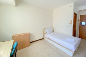 Studio - Minimalist And Comfy Studio Room Maple Park Sunter Apartment (Jakarta)