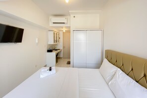 Studio - Well Design And Homey Studio Tokyo Riverside Pik 2 Apartment (Teluknaga)