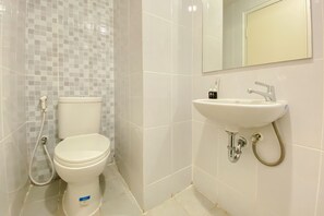 Studio | Bathroom - Well Design And Homey Studio Tokyo Riverside Pik 2 Apartment (Teluknaga)