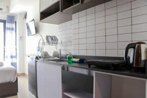 Studio | Private kitchen - Comfy Stay Studio At Sayana Bekasi Apartment (Bekasi)