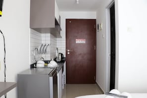 Studio | Private kitchen - Comfy Stay Studio At Sayana Bekasi Apartment (Bekasi)