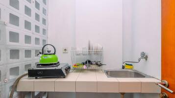 Studio | Dapur pribadi | Lemari es, kompor, dan penanak nasi