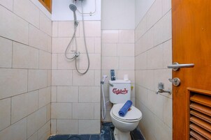 Estúdio | Banheiro | Chuveiro, toalhas de banho, sabonete, shampoo
