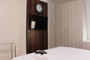 Studio - Cozy Stay And Tranquil Studio Patraland Urbano Apartment (Bekasi)