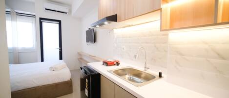 Studio | Private kitchen | Fridge, stovetop, rice cooker