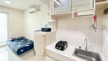 Apartment | Private kitchen | Fridge, stovetop, rice cooker