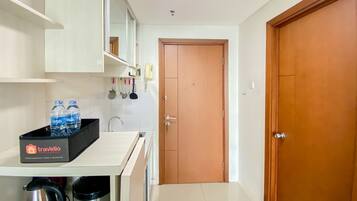Apartment | Private kitchen | Fridge, stovetop, rice cooker