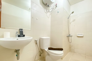Shower, towels, soap, shampoo