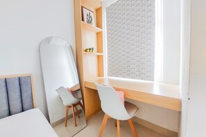 Desk - Minimalist And Strategic Studio At Serpong Garden Apartment (Cisauk)