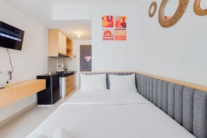 Studio | Desk - Minimalist And Strategic Studio At Serpong Garden Apartment (Cisauk)