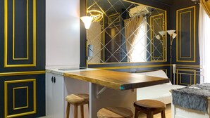 Apartemen | Makan di kamar