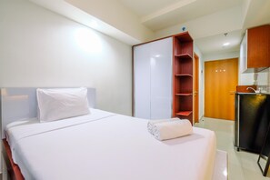 Room - Minimalist And Classic Studio At Evenciio Margonda Apartment (Depok)