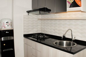 Apartment | Private kitchen - Comfort Living 3Br At Springlake Summarecon Bekasi Apartment (Bekasi)