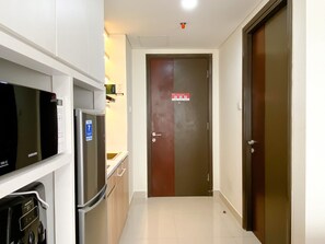 Studio | Private kitchen | Fridge, stovetop, rice cooker - Comfortable Stay Studio At Pollux Chadstone Apartment (Cikarang)